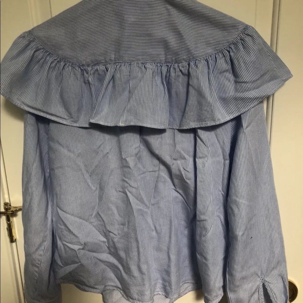 NWOT Gap Ruffled Button Up - Picture 2 of 5